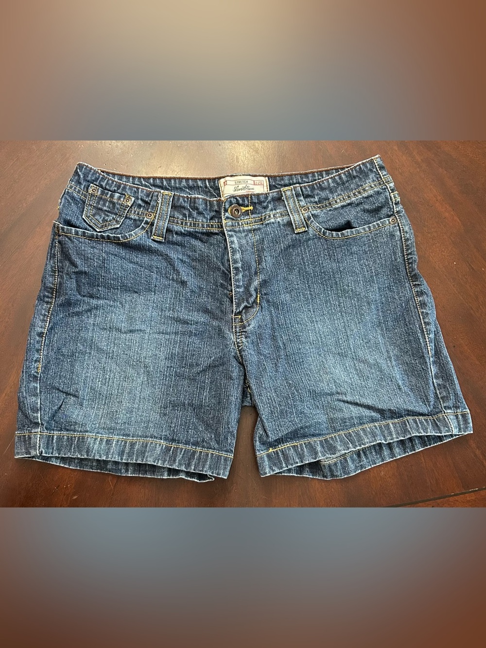 Levi's Signature Medium Wash Denim Jean Shorts Womens Size 10